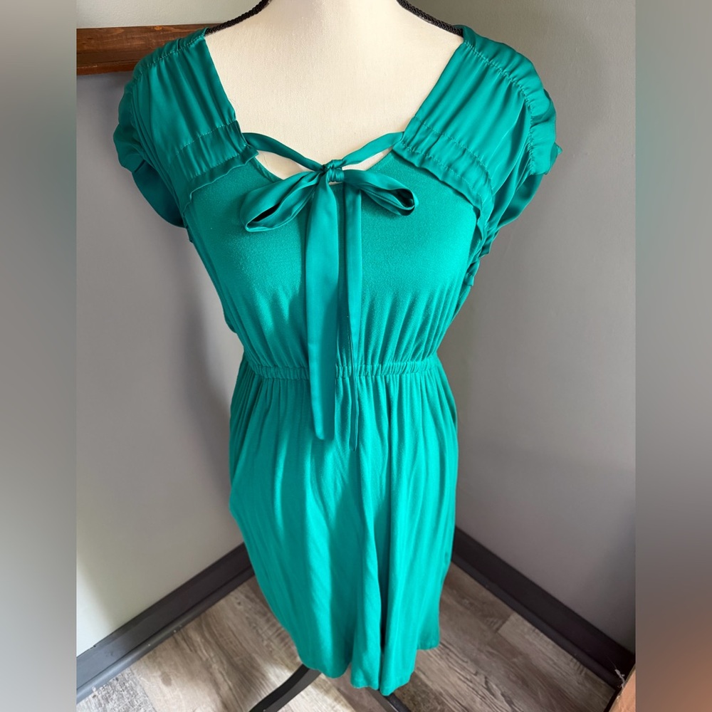 Lnwot simply Vera wang Teal Dress sz S. Beautiful green color, flattering fit.